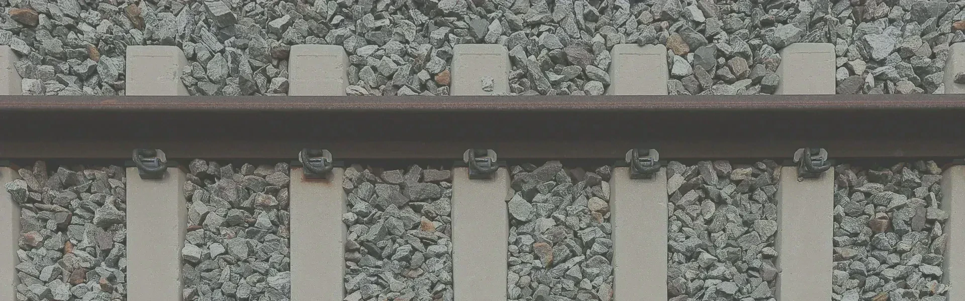 Akcesoria kolejowe metalowe elementy szyny